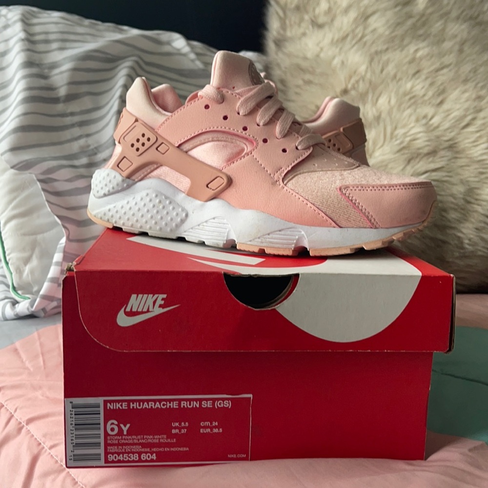Nike Huaraches Run SE (GS) “Storm Pink”